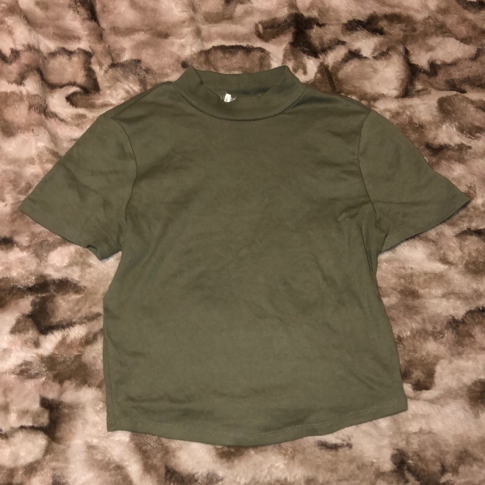 TILLY'S green tshirt
